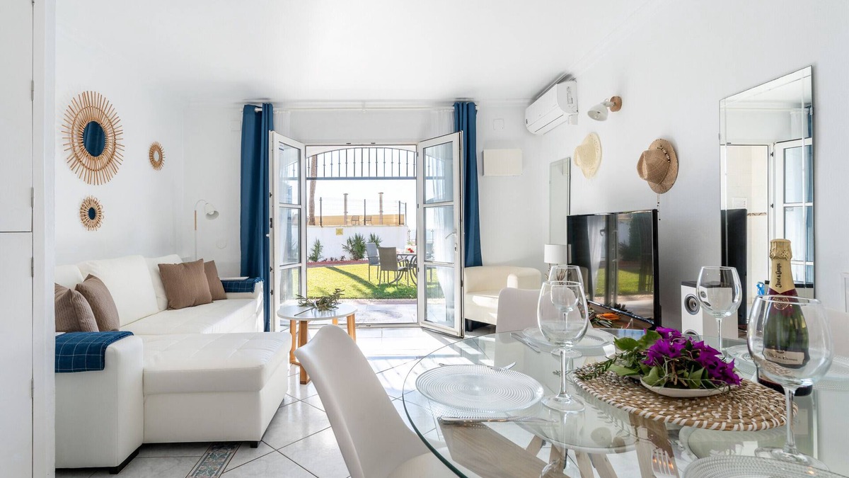 Sitio de Calahonda Ski Chalet | Front BEACH house - Full SEA view - Dona Lola BEACH Resort - between MARBELLA and La Cala de Mijas - 2 bedrooms - Ref.: CS183