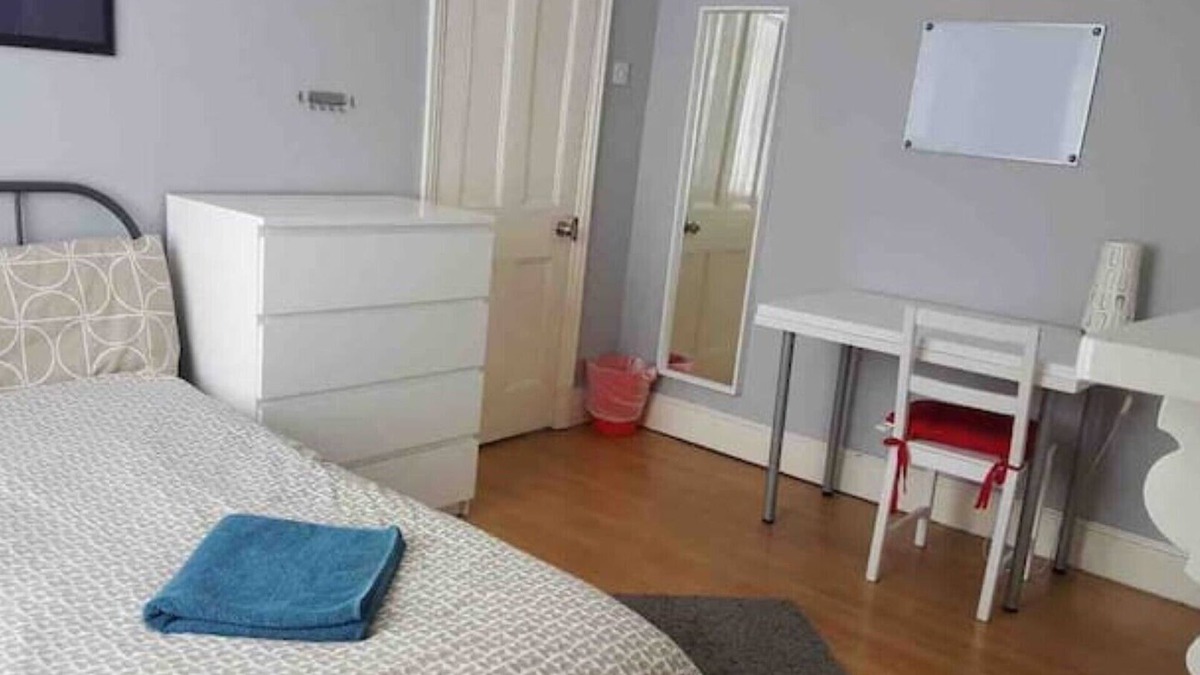 Thorpe Satchville House | FRONT DOUBLE BEDROOM NEAR INFIRMARY