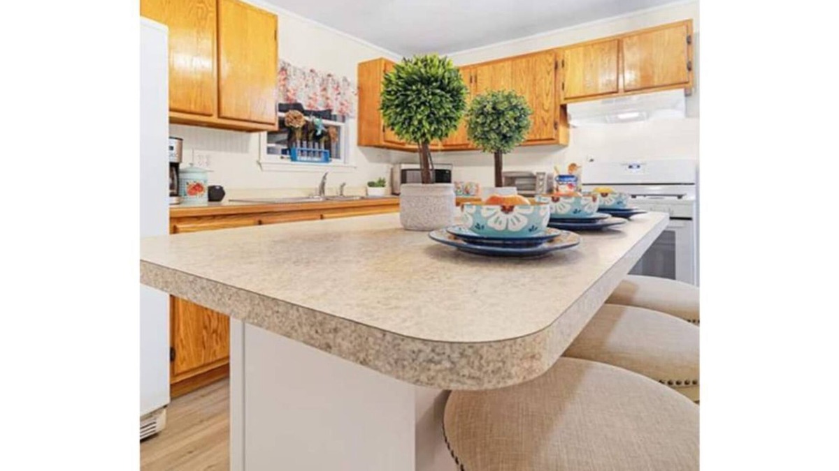 Blossvale Apartment | Front of Koozy Kottage w/ Lake Access & Kayaks!