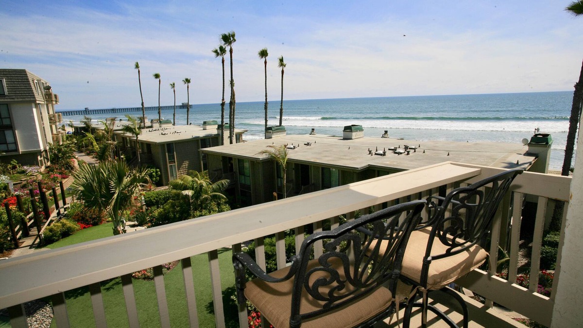 Oceanside Condo | Front Row Ocean View. Studio, Luxury Remodel. E210 North Coast Village