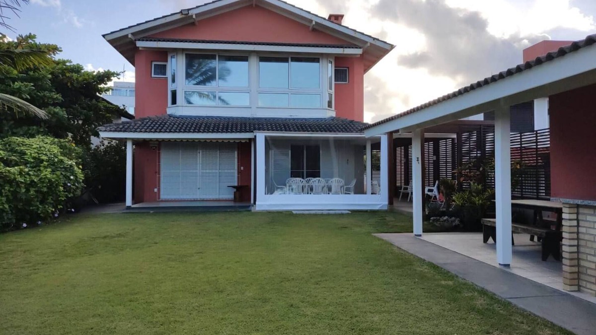 Ingleses do Rio Vermelho House | FRONT SEA, 4 QTOS with AR SPLIT, 4 WC, WiFi, TV CABLE, Barbecue, wood stove