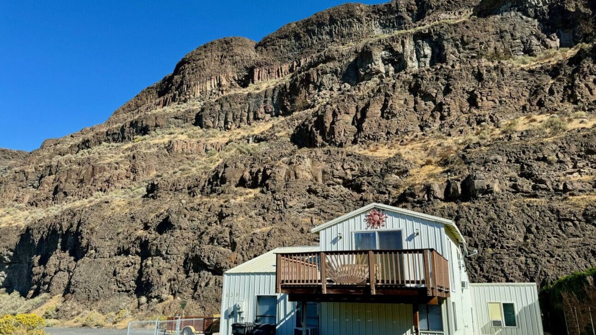 Sunland Estates House | FRONT Unit · *Sunland Estates* Stunning property