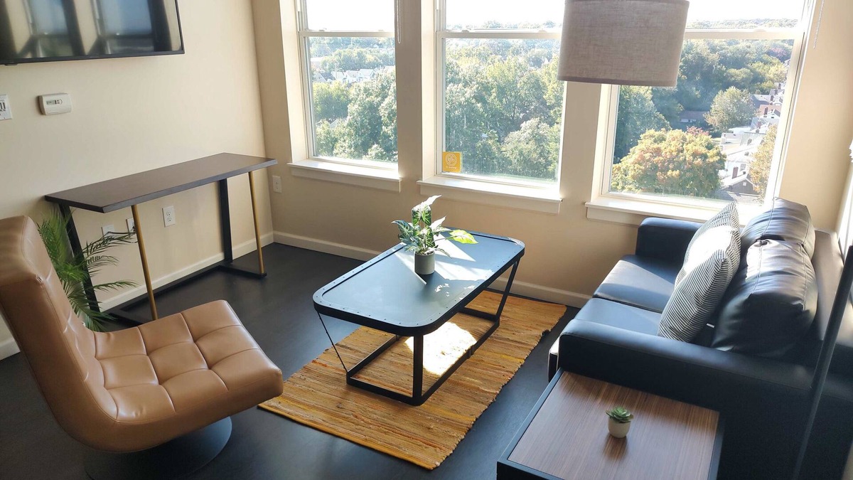 Louisville Apartment | Frontdesk | 2 BR Apt near The Speed Art Museum