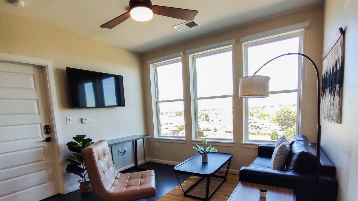 Louisville Apartment | Frontdesk | 2 BR Apt near Kentucky Kingdom