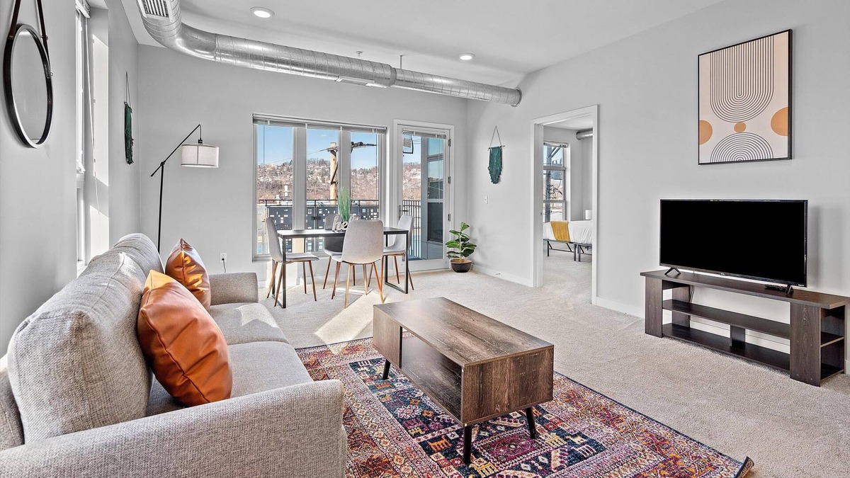 Lower Lawrenceville Apartment | Frontdesk | 2 BR Family Apt by Phipps Conservatory