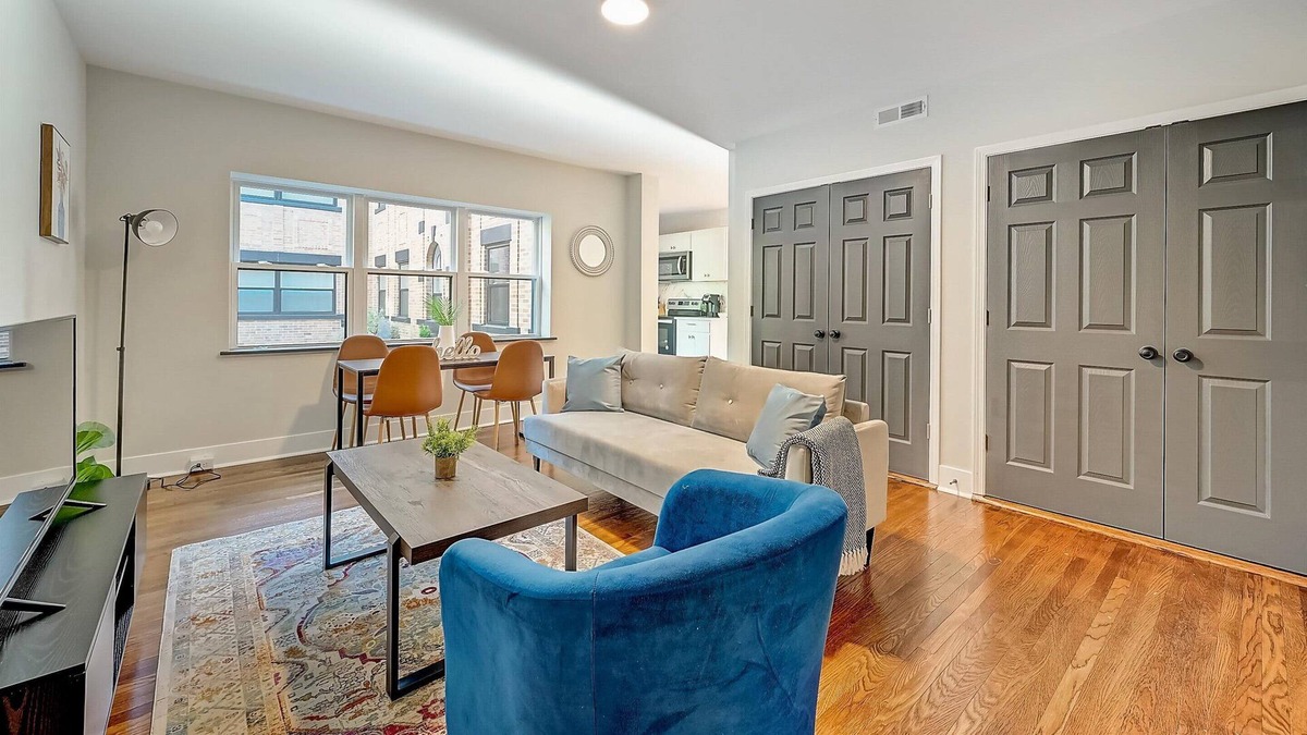 Walnut Hills Apartment | FRONTDESK 2622 Victory Pkwy Apts Cincinnati