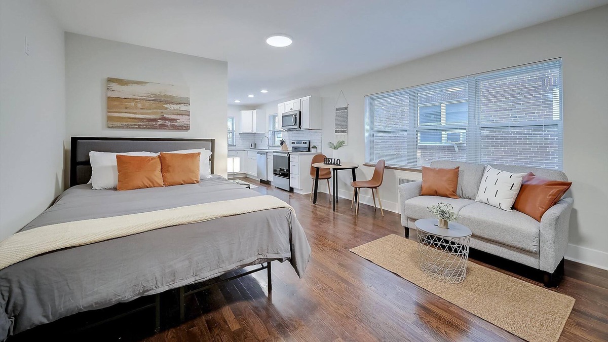 Walnut Hills Apartment | Frontdesk | Bright Studio Apt near Walnut Hills