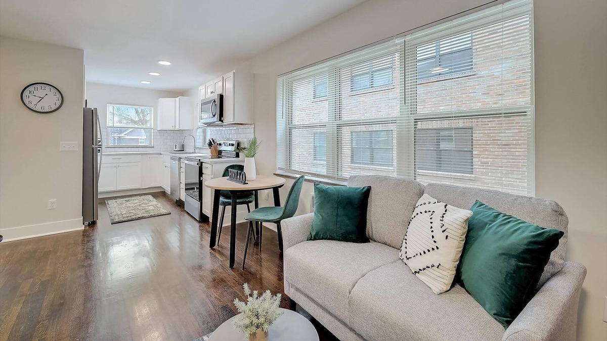 Walnut Hills Apartment | Frontdesk | Sunny Studio near Museums