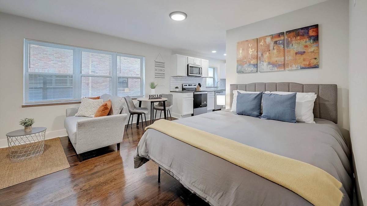 Walnut Hills Apartment | Frontdesk | Walnut Hills Spacious Studio