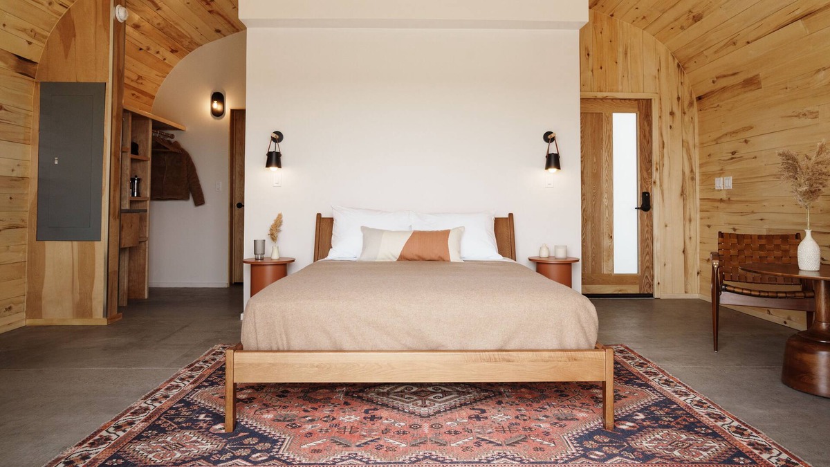 Center House | Frontier Drive-Inn | Suite 14