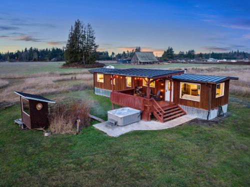Port Angeles House | Frontier Farmhouse-sauna &ht