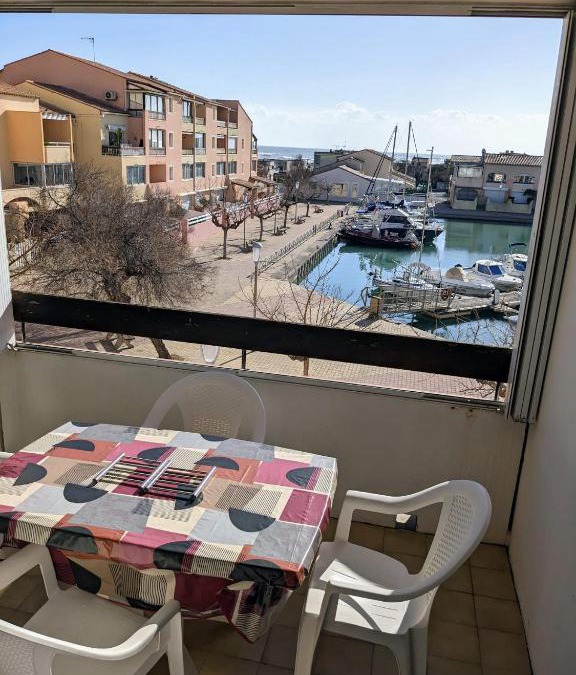 Frontignan Apartment | Frontignan, Appartement T2 Cabine 4 couchages à 100m de la plage.