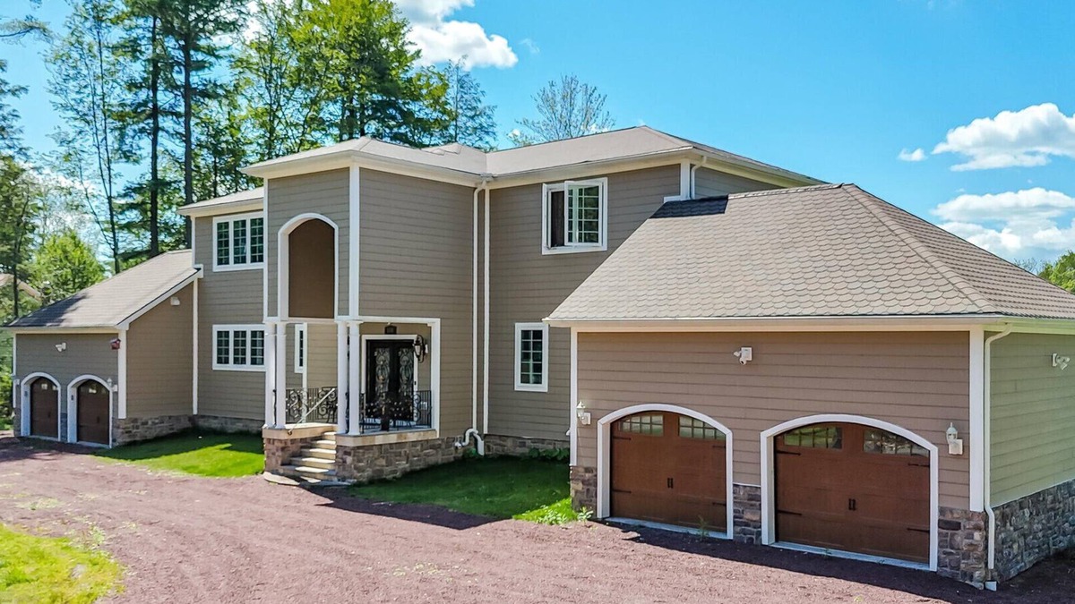Blakeslee Ski Chalet | Frontlake Luxury Pocono Mansion