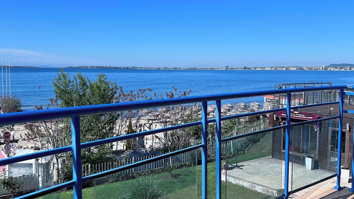 Sveti Vlas Apartment | Frontline-beach 40m. Large airy appt. Balconies overlooking beach, sea & marina