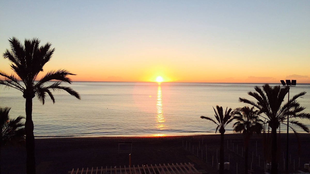 Fuengirola Apartment | Frontline Beach Apartment. Totally renewed. Sunny Apartment. Near the centre.