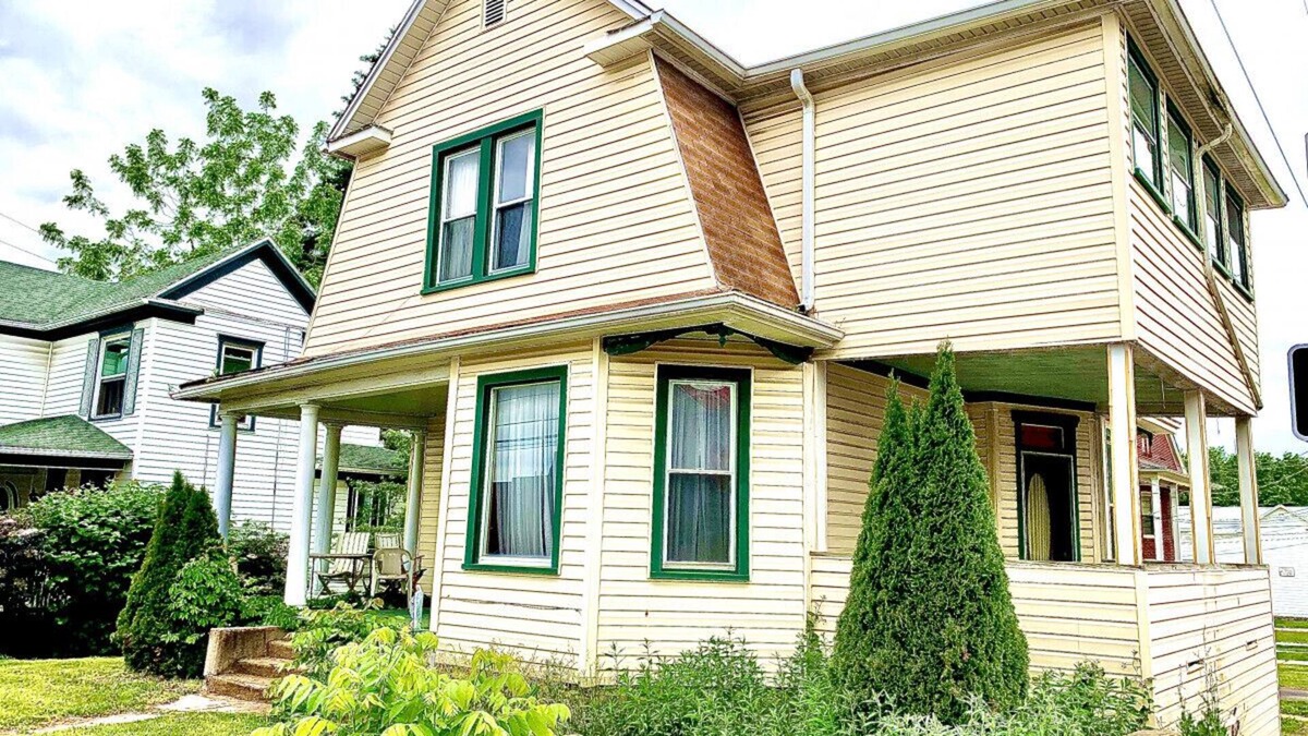 Frostburg House | FROSTBURG-House-GuestRoom-A