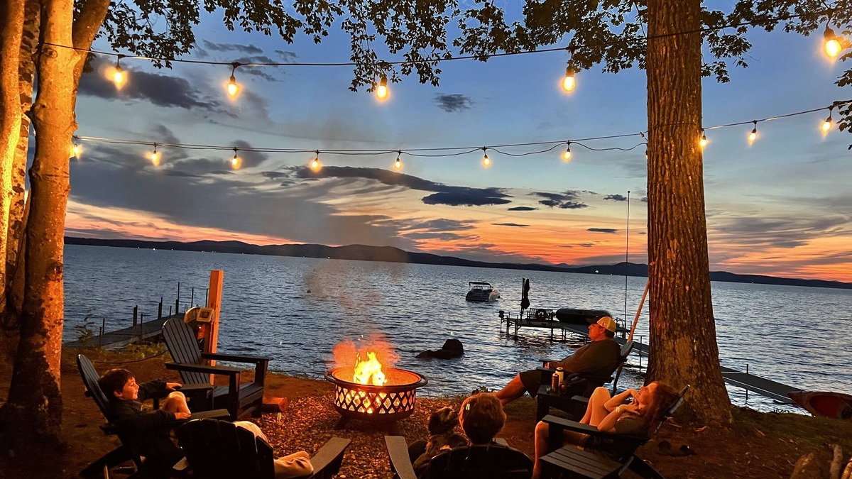 Standish House | Frye Island 3br +Loft Home w/Semi-Private Beach, Dock, & Mooring Across Street