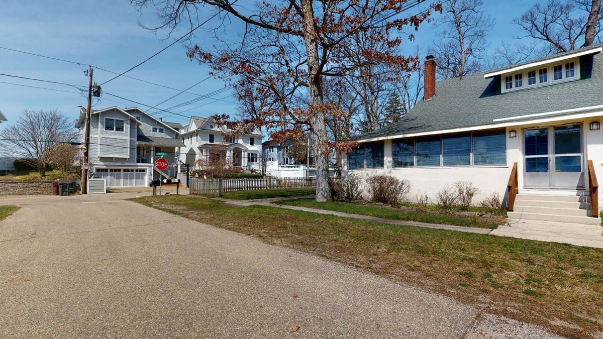 Grand Beach Cottage | FT Away From Lake MI Beaches Golf Tennis Park Trails & More Dog Friendly New AC
