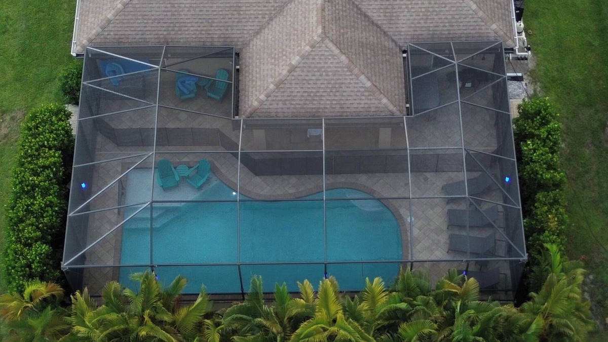 Eisenhower House | Ft Myers-Lehigh Acres/Saltwater Electric Heated Pool + 3 Waterfalls/Hot Tub