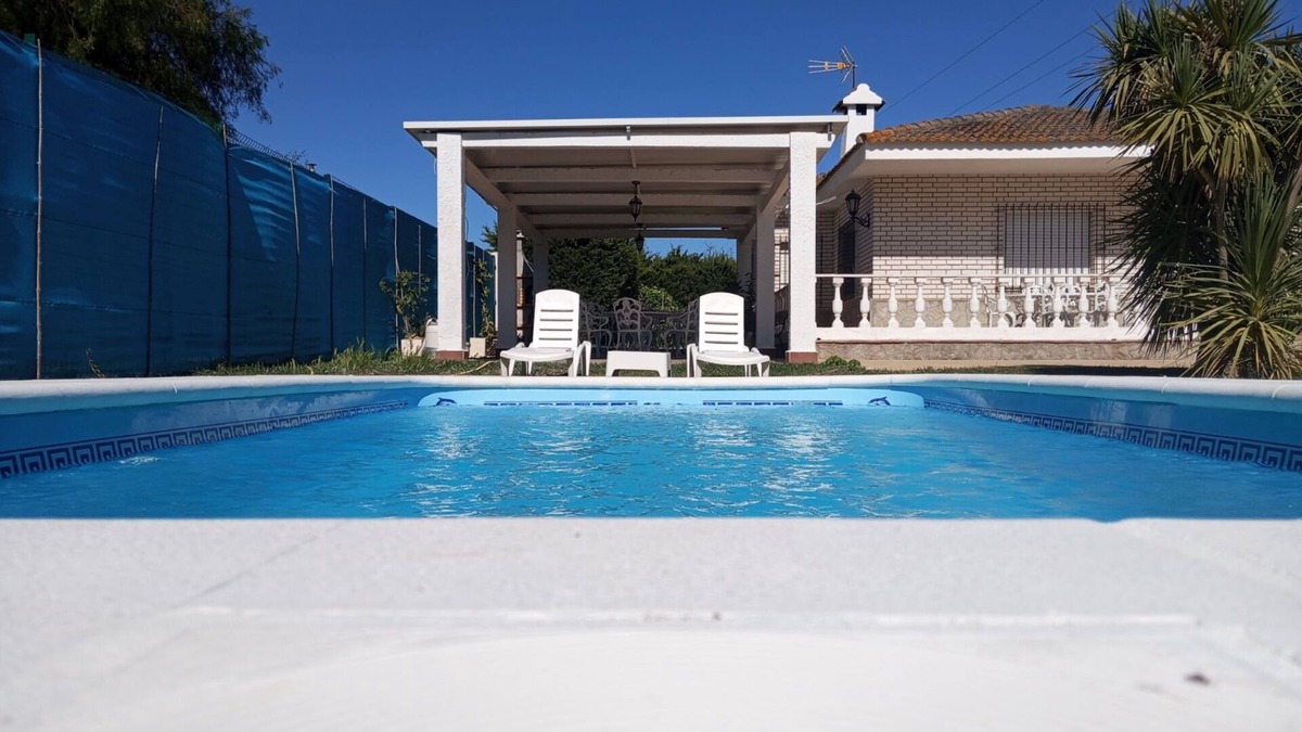 Conil de la Frontera Villa | FUENTES DEL COLORAO - Charming house with elevated pool and free WiFi