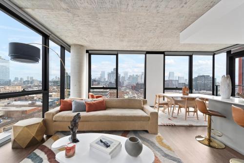 West Loop Apartment | Fulbrix Bright Designer Apartments with West Loop Views