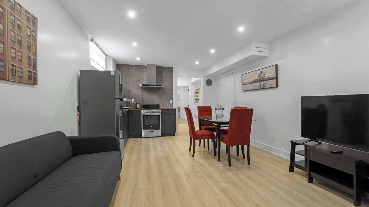 Toronto House | Full 2 Bdrm Private Unit w/parking