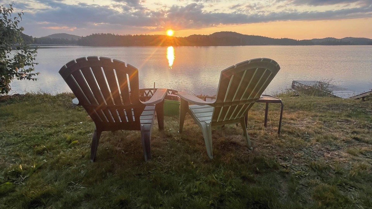 Schreiber House | Full 3 Bedroom Lake house House on Walker Lake, Epic Sunsets Just Outside Town