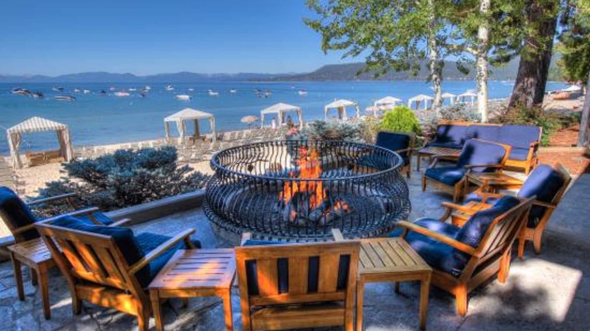 Incline Village Condo | Full access to Hyatt, Ski, Sandharbor, Burnt Beaches; 6 minute walk to the beach