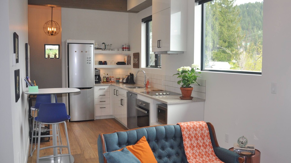 Rossland Apartment | Full apartment with private entry and garage parking in the heart of Rossland.