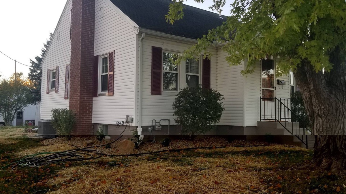 Wilmington House | Full basement apartment quiet comfy 1-bedroom with Hot tub and fireplace