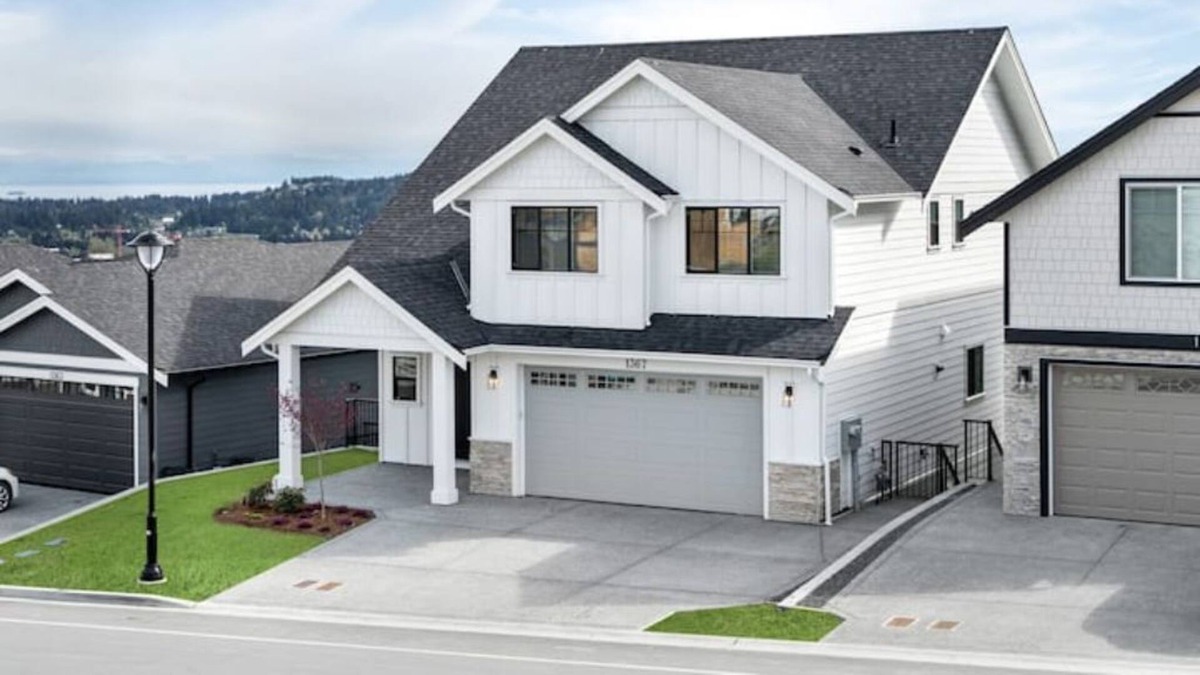 Langford House | Full Executive Home with Stunning Views