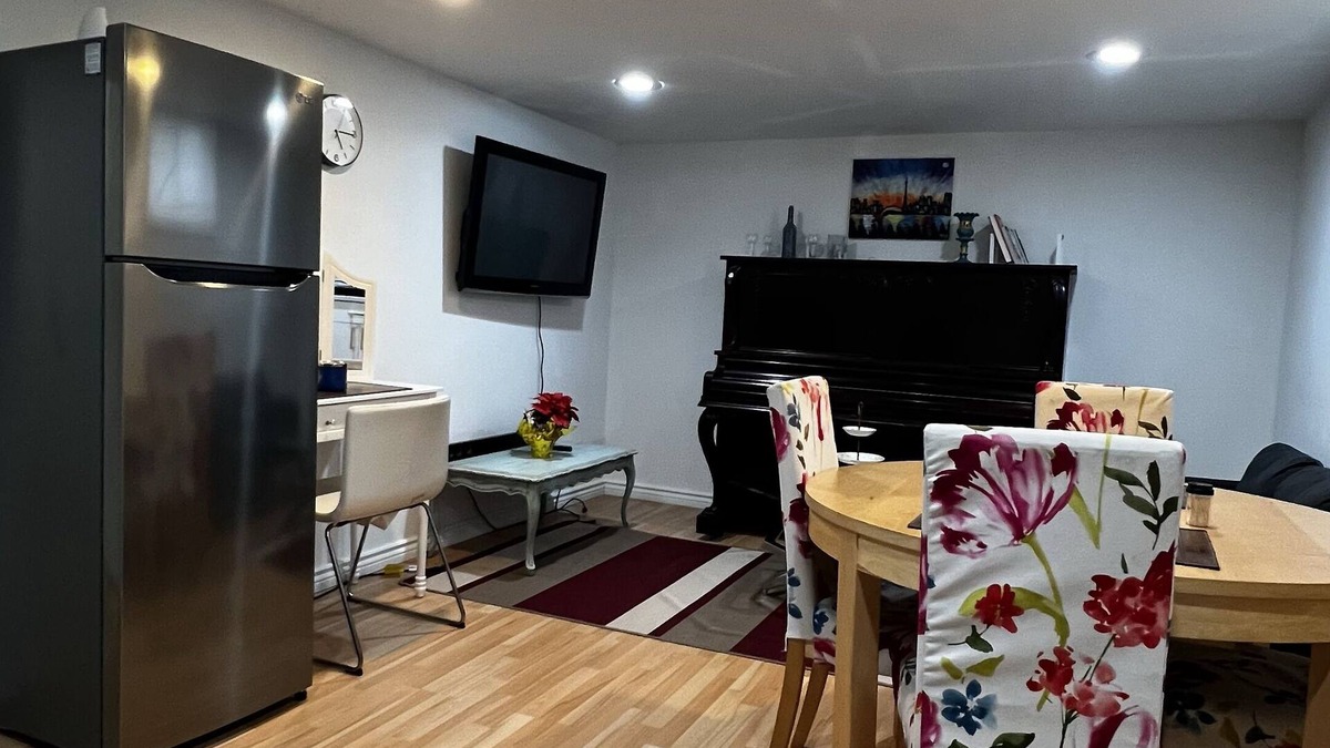 Newmarket House | Full FurnishednFreshly renovated cozy basementn5 minutes to Upper Canada Mall