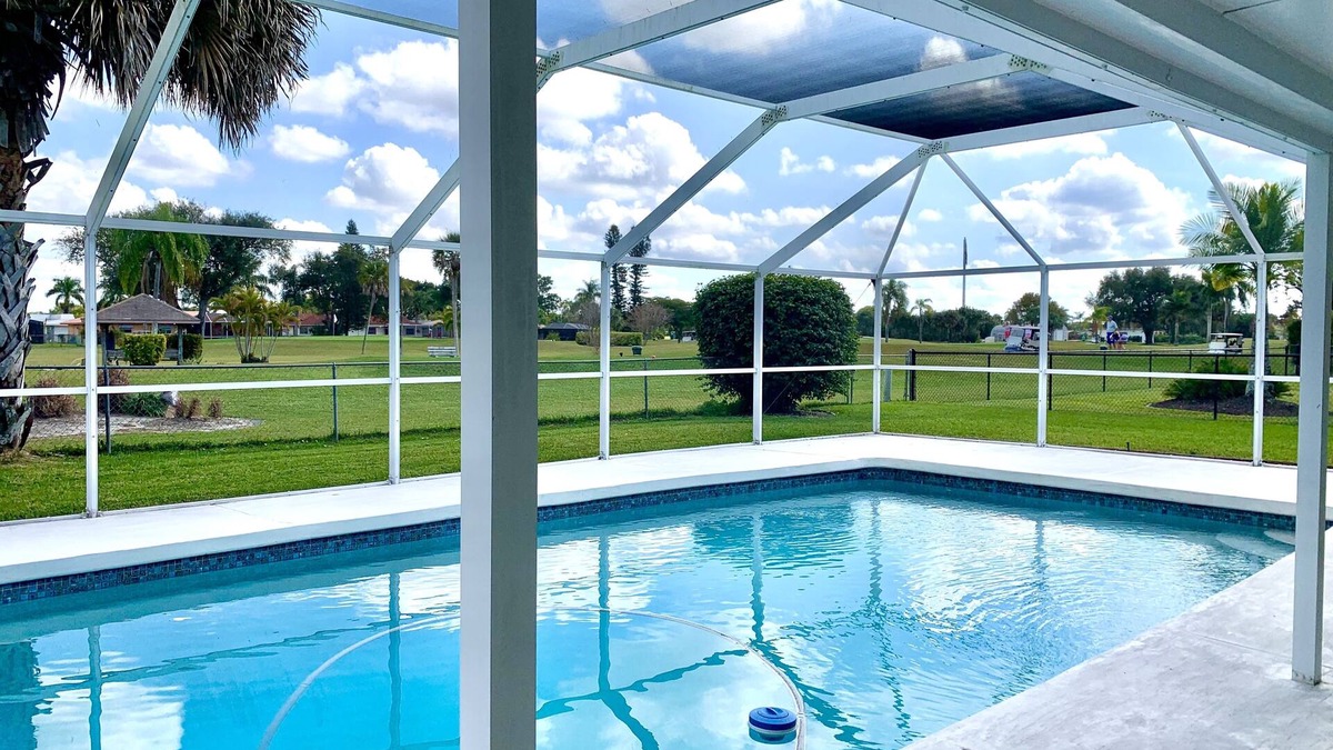 Biggar House | Full Home w Pool. Country Club. Golf. Close to Beaches. 5 Stars. Low Rate Sale.