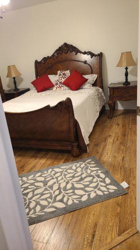 Windsor Villa | Full house, 3 BDR, 2WR, free Parking , extra beds