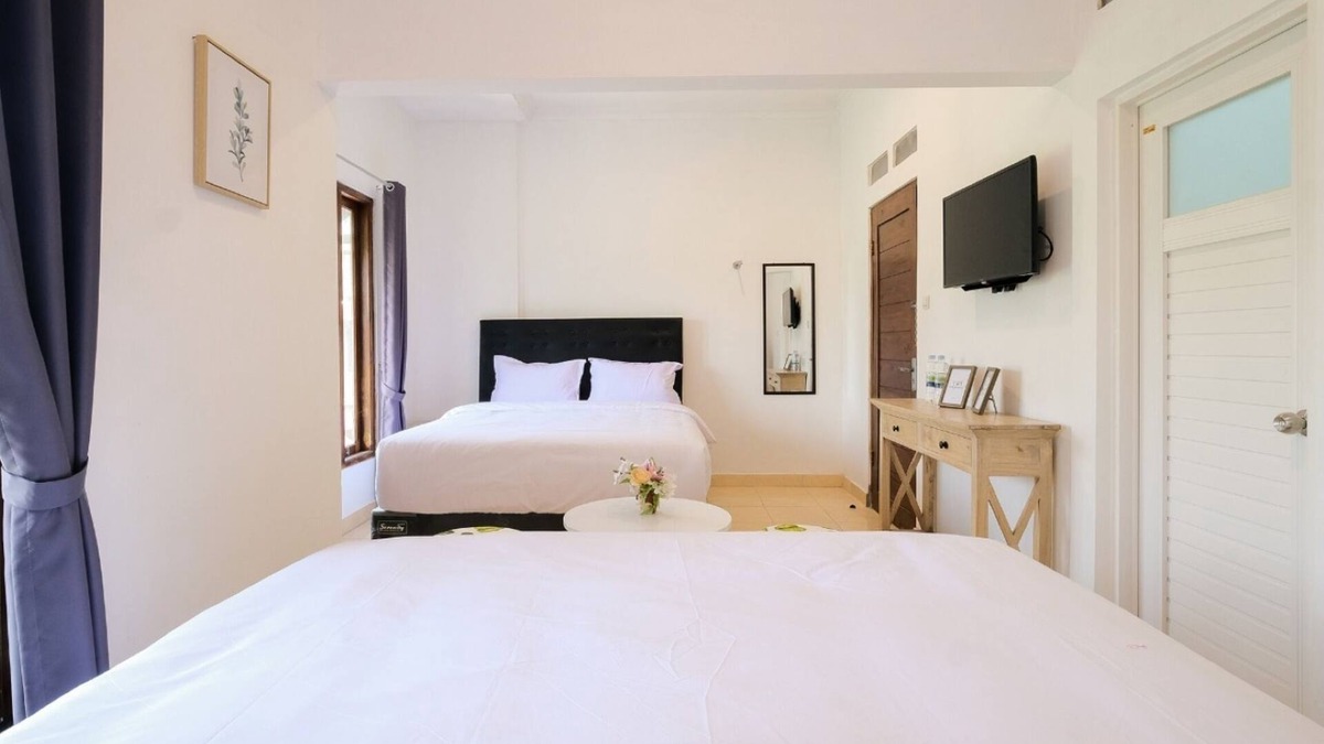 Depok House | Full House 6 BR with Privat Pool near Maguwoharjo Stadium @FHStay Maguwo