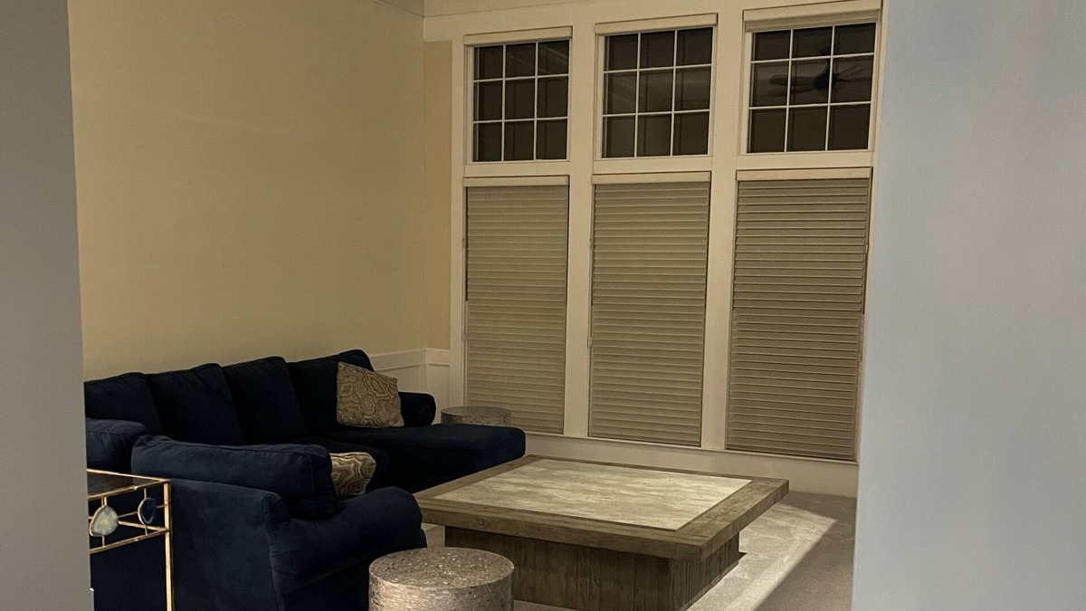 Waldron House | Full House Best Location in Kansas City ! Close to airport and down town.