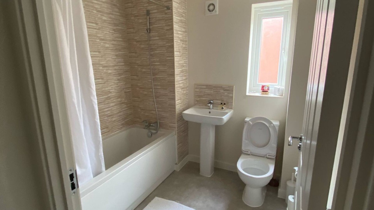 Hull House | Full house- Free Parking, Wifi, and appliances to make your stay comfortable.