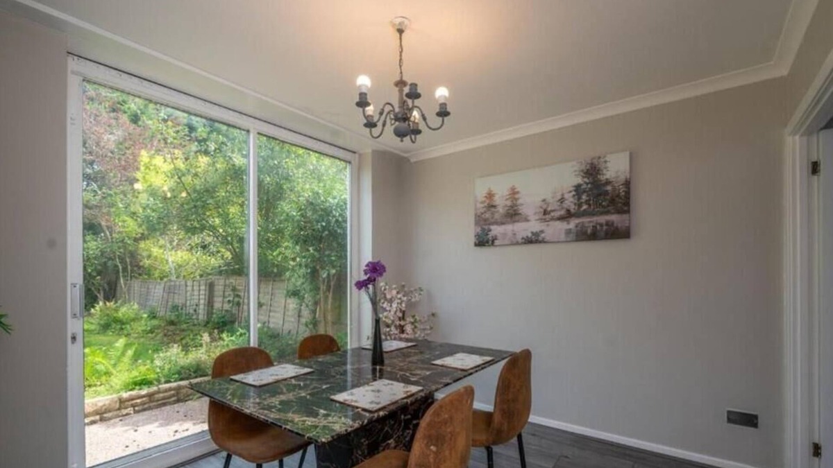 Shirley House | Full House | NEC Free Parking & Netflix Fast Wifi