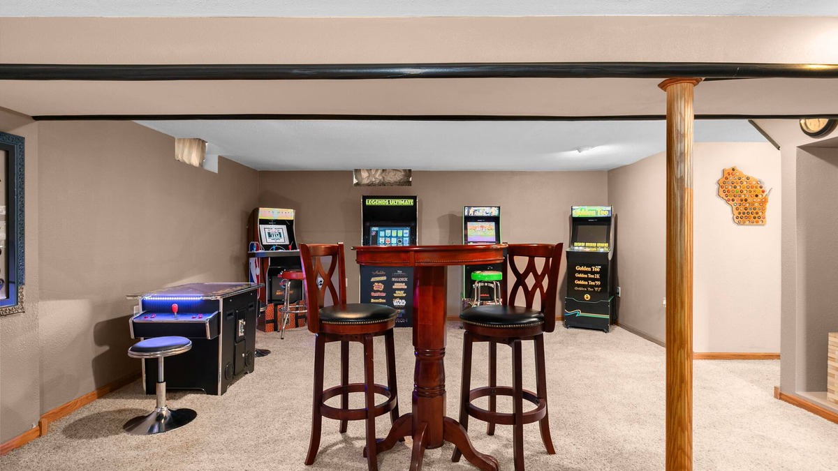 Appleton House | Full house with fun game room in quiet residential neighborhood