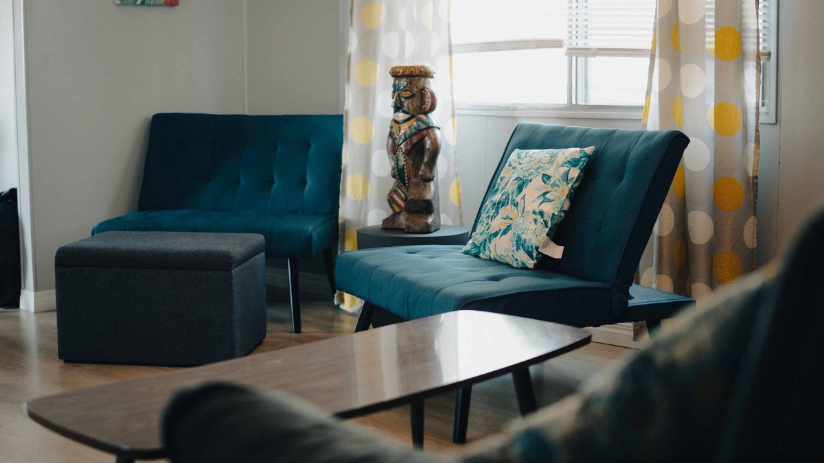 Maple Creek House | Full kitchen. Lots of parking. Free laundry, Wifi and Roku.