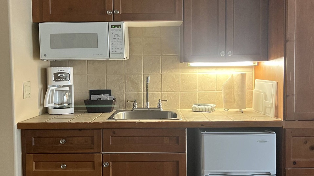 Oro-Medonte Apartment | Full kitchen Suite, Two Bedrooms, 4 beds- You can see the slopes from the suite!