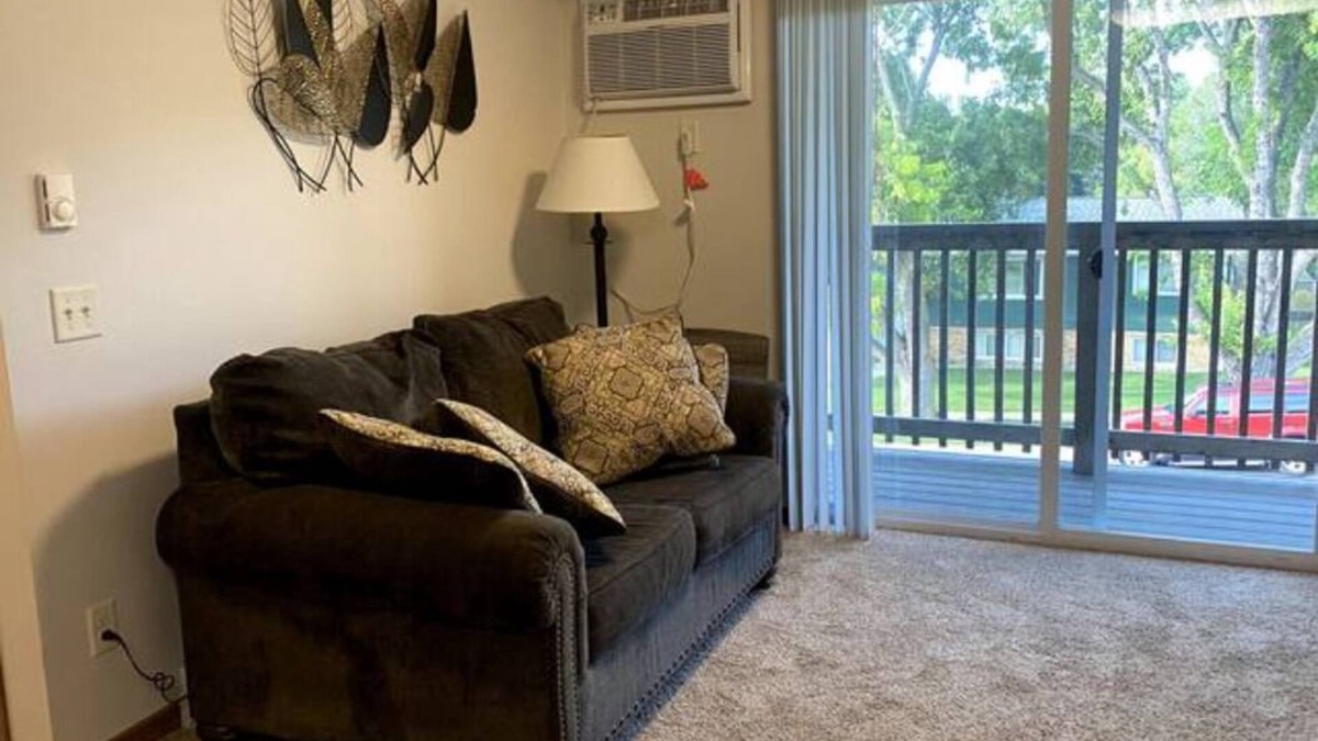 Sioux Falls Apartment | Full Kitchen|Wshr/Dryr|Balcony|Quiet Neighbrhd