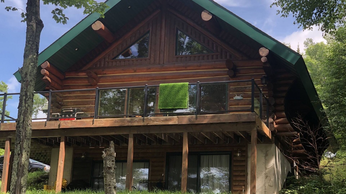 Mercer House | Full Log Home On Private Lake Close To Town, Snowmobile Trails, & Golf Course
