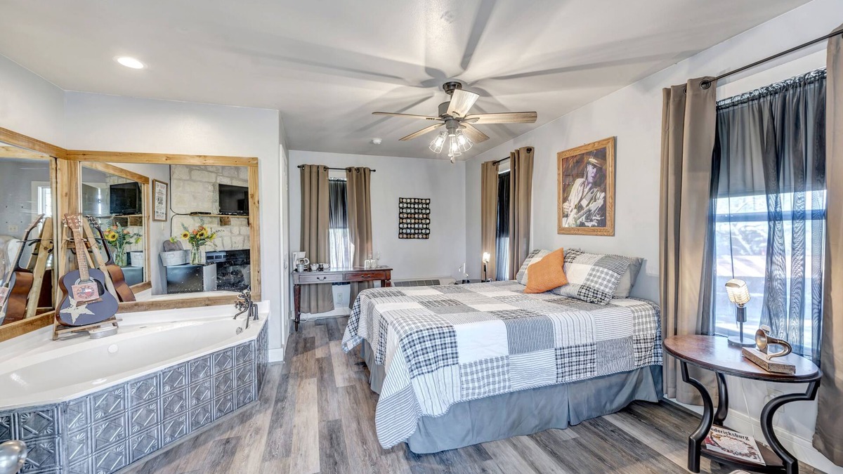 Fredericksburg Bed & Breakfast | Full Moon Inn B&B