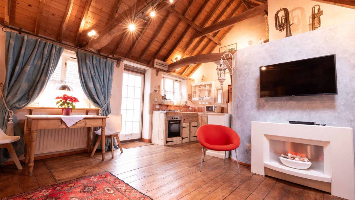 Sudbury Cottage | Full of style and character with a spacious loft feeling – Snow Cottage