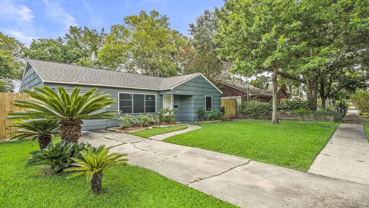 Pasadena House | Full remodel 3BR High-Speed WiFi Near Hobby Airport
