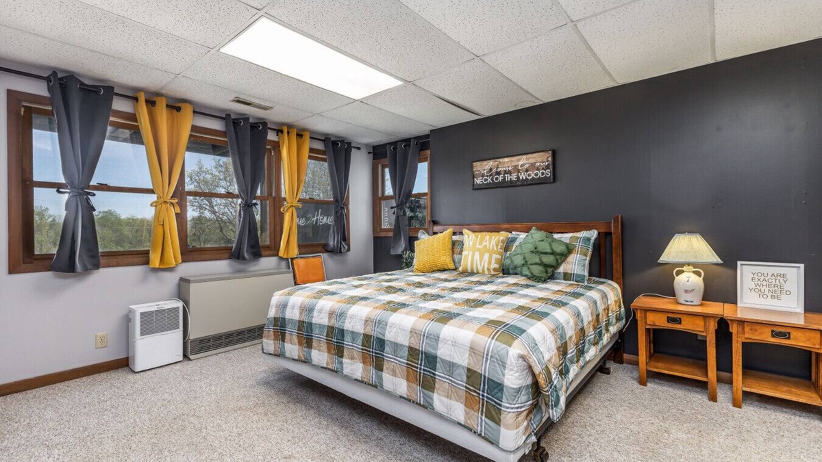 Apple River Cabin | Full Retreat 2 Motel Style Rooms l 4 beds