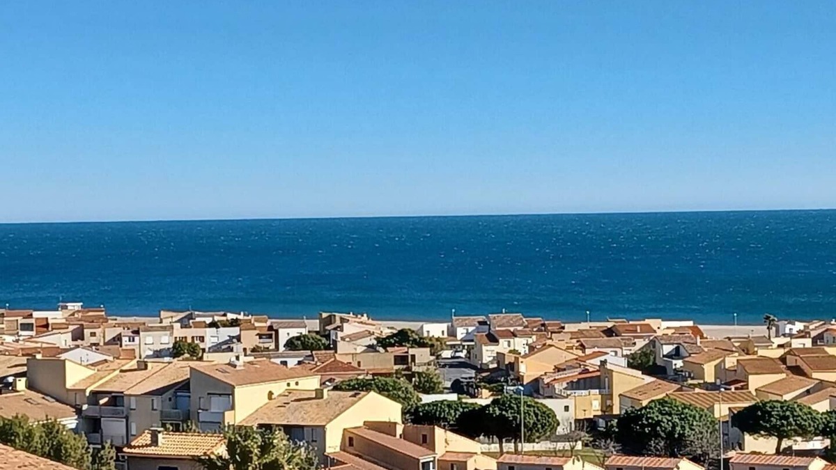 Saint-Pierre-la-Mer Apartment | FULL SEA VIEW SWIMMING POOL duplex parking fiber wifi beach and town center on foot