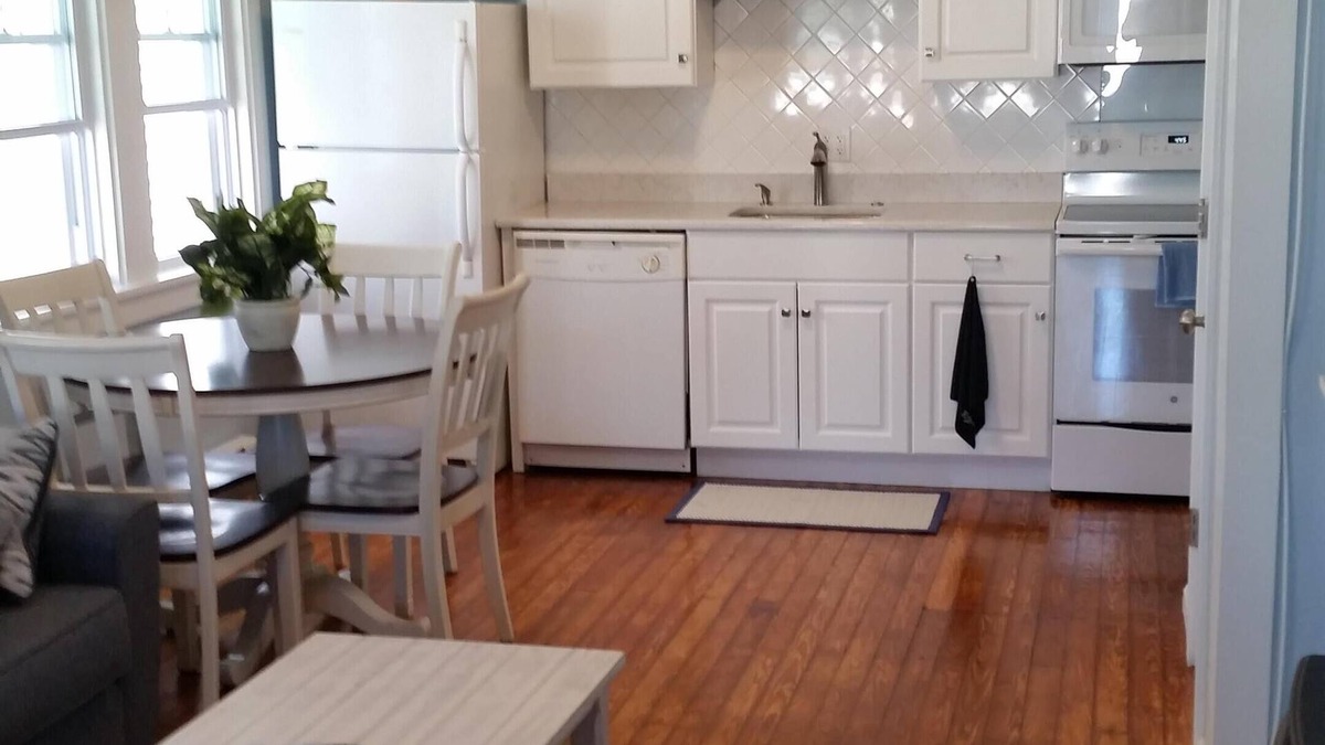 Ventnor City Apartment | Full Summer Rental. Super clean place near the beach and Atlantic City!