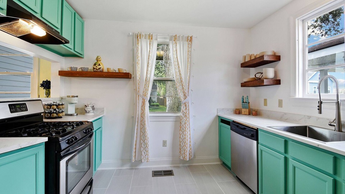 Lakeview Apartment | Full unit off Canal Blvd. 4 miles from French Qtr.